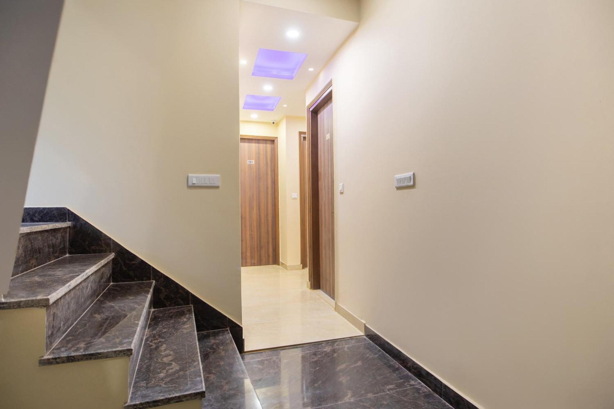Super Oyo Hotel O Red Stone Inn Nueva Delhi Exterior foto