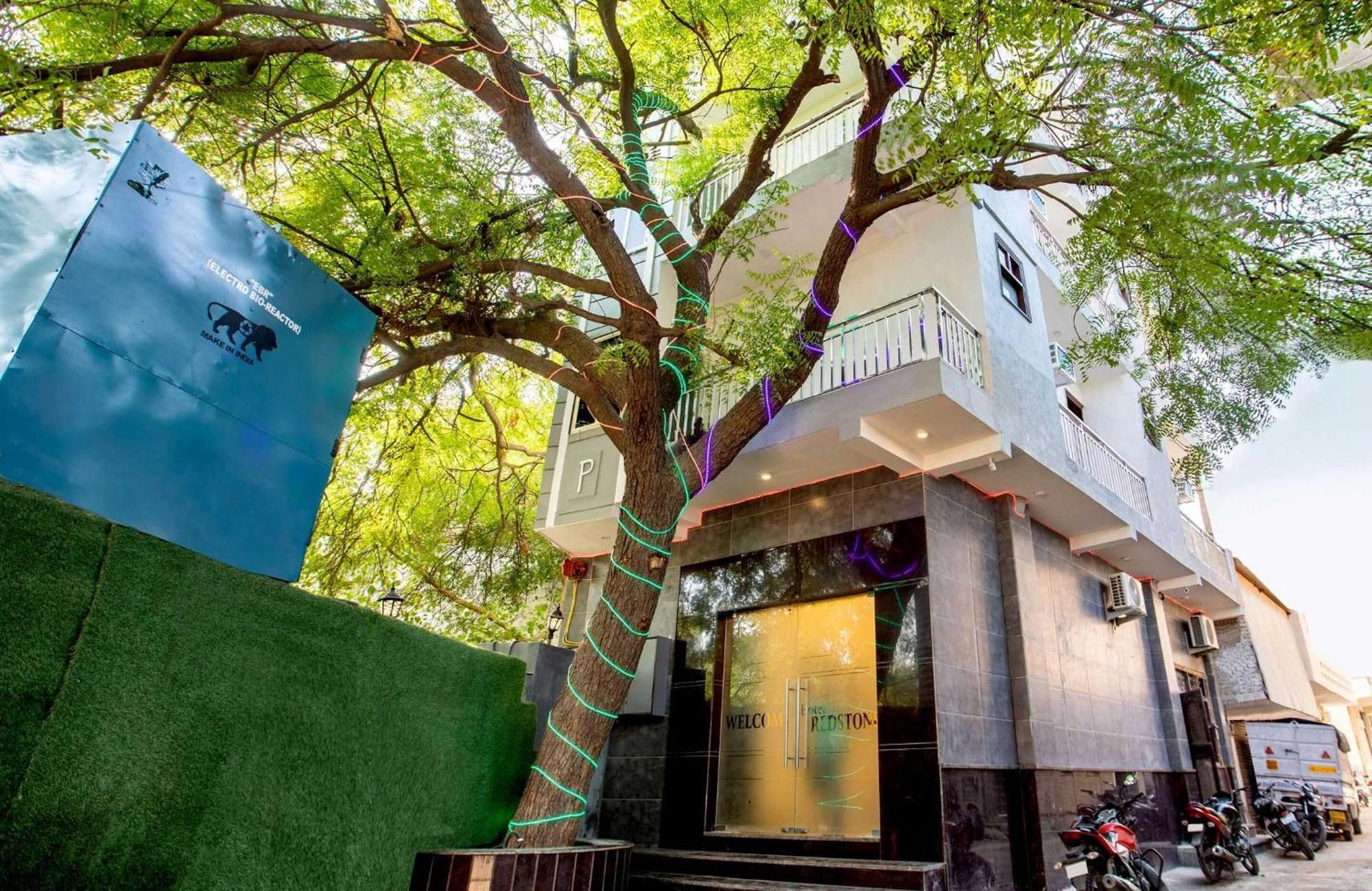 Super Oyo Hotel O Red Stone Inn Nueva Delhi Exterior foto