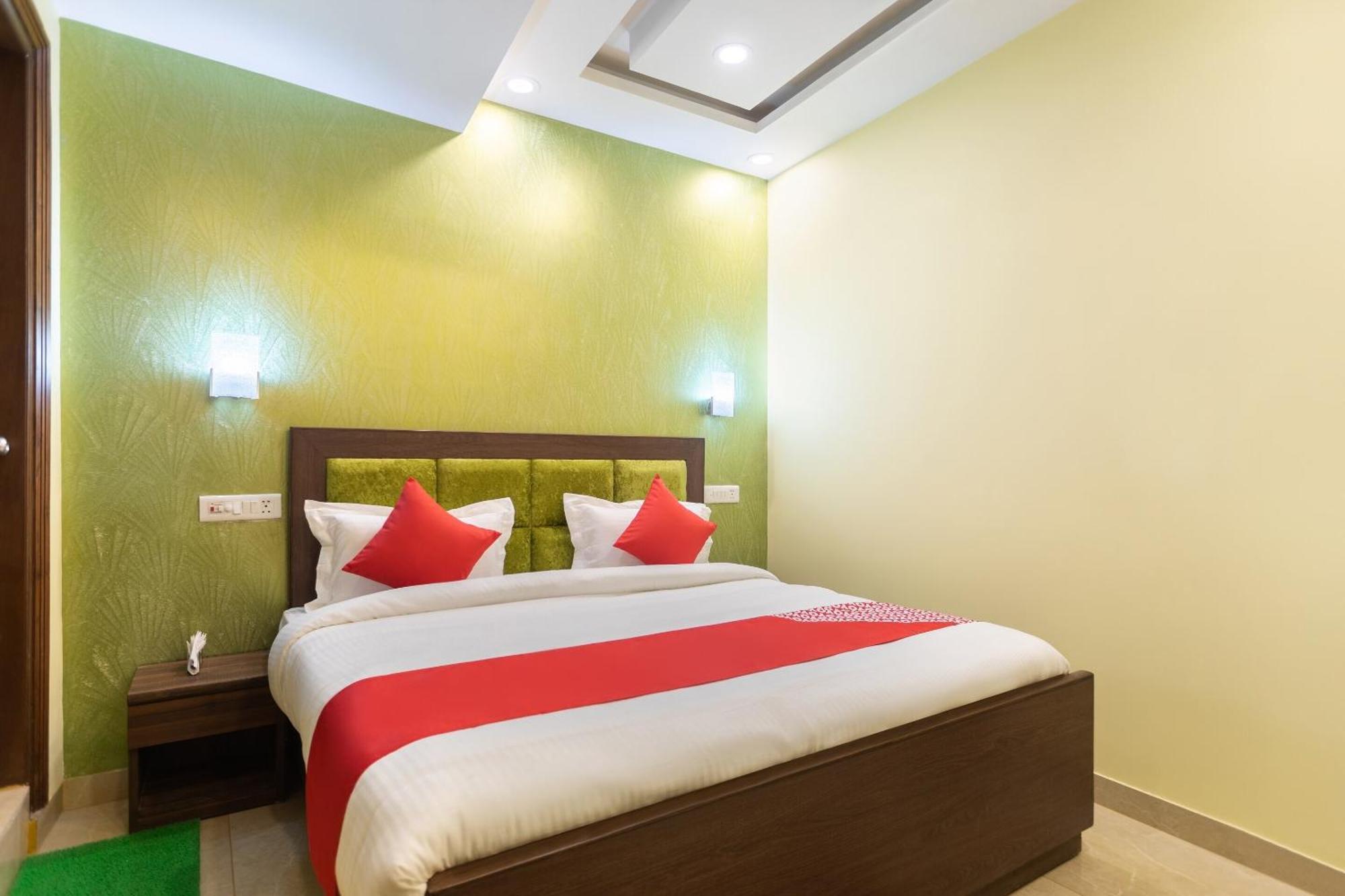 Super Oyo Hotel O Red Stone Inn Nueva Delhi Exterior foto